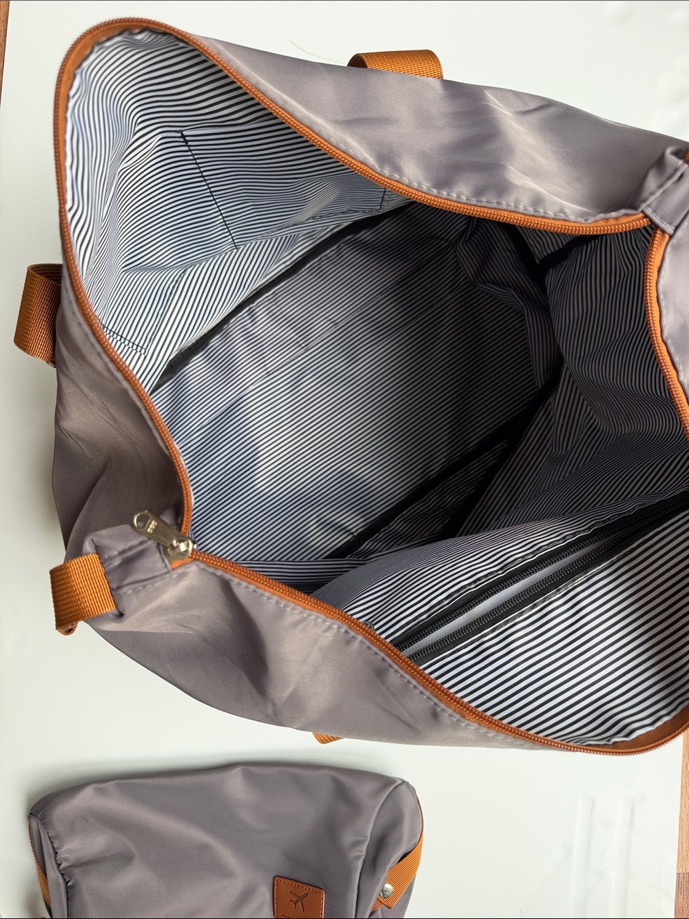 Travel Duffle Bag & Matching Toiletry Pouch Set - Picture 7 of 10